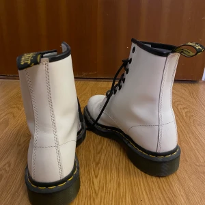 skitsnygga dr martens  - jättefina dr martens men kommer aldrig till användning. frakt tillkommer