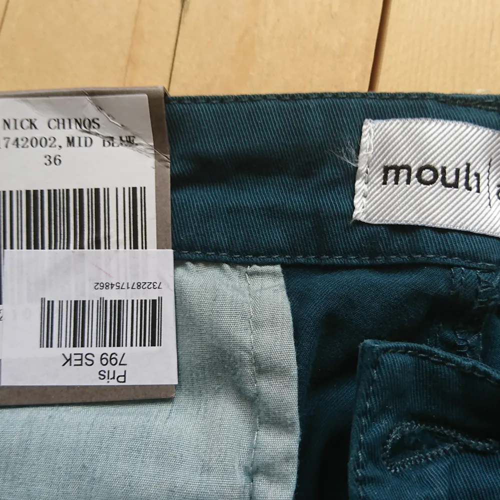 NYA!  (oanvända)  6 par i storlek W/L - (27/26) (28/30) (29/32) (32/30) (34/33) (36/30) färg: Mid-blue / mörk turkos. Butiks pris 800kr. Frakt ingår vid betalning via Swish. Jeans & Byxor.