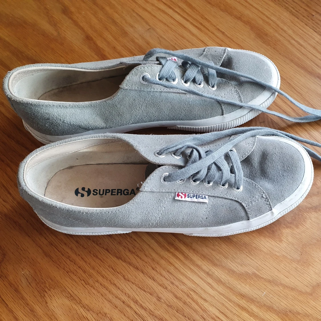 Superga grå mocka, använda 1 gång, säljer pga köp av fel storlek - 91