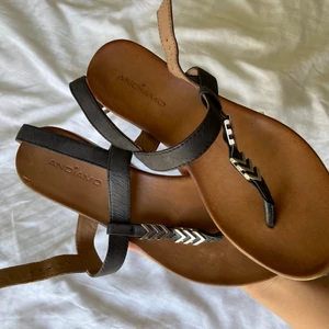 Sandaler från andiamo  - Superfina sandaler i storlek 39 som tyvärr bara kom till användning 3 gånger. Skriv ifall du har frågor eller funderingar så svarar jag så fort jag kan☺️❤️ Frakt tillkommer❤️