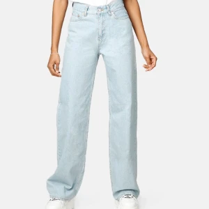 Jeans från Junkyard   - Helt oanvända, med prislappen kvar. Säljes pga beställde två storlekar o glömde retunera. Ord pris 500