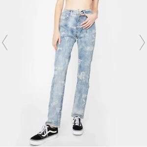 as balla och unika jeans💕✨ - säljer dessa SKIT snygga jeans från dollskill x hypeland (slutsålda) HELT oanvända och sälja då de var lite för stora för mig💕 FRAKTEN INGÅR I PRISET!!!
