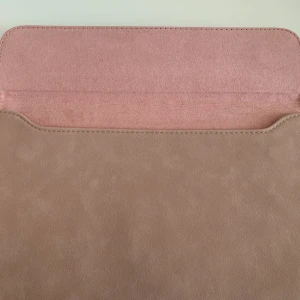 Oanvänd pstel rosa datafodral, 13 tum  - Säljer oanvänd datafodral, kan hämtas eller skickar det mot frakt. 13 tum 