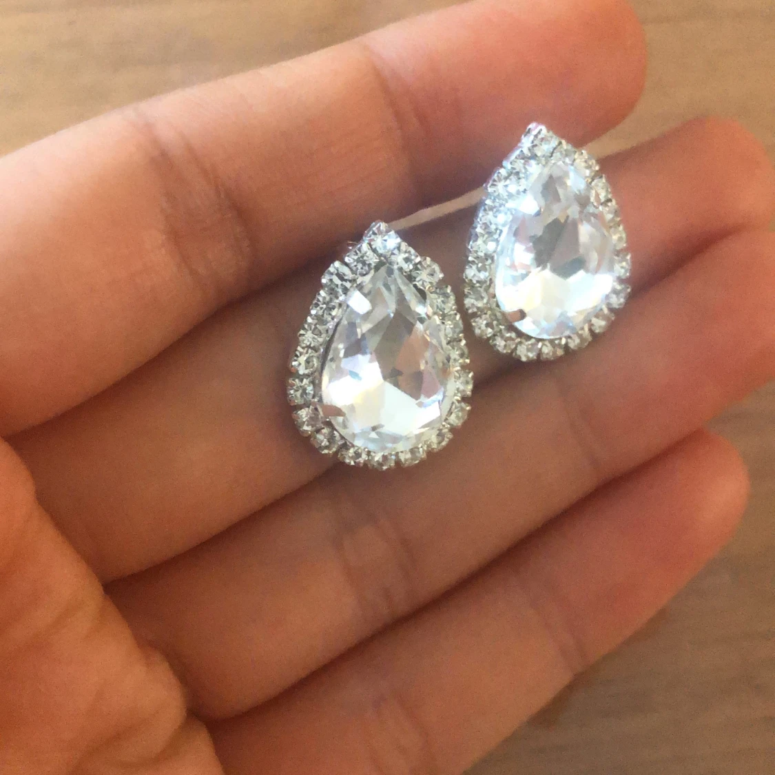 Klassiskt lyxiga örhängen för bara en hundring !! - 90