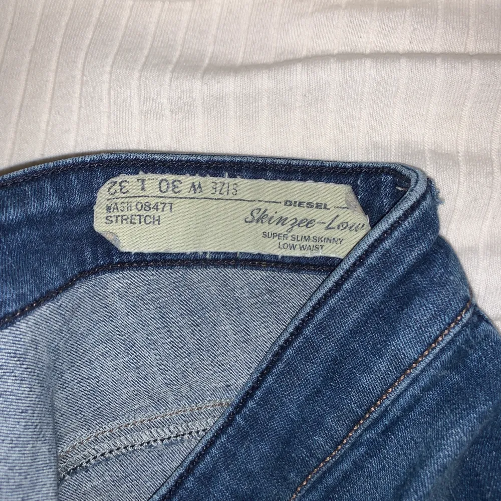Diesel jeans som jag inte använt då jag inte använder lågmidjade, så dem är i perfekt skick. Jeans & Byxor.