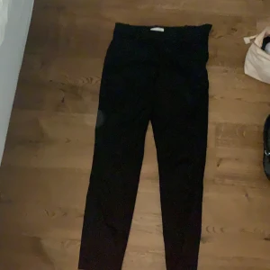 Kostymbyxor - Snygga svarta kostymbyxor 💓 använda en gång
