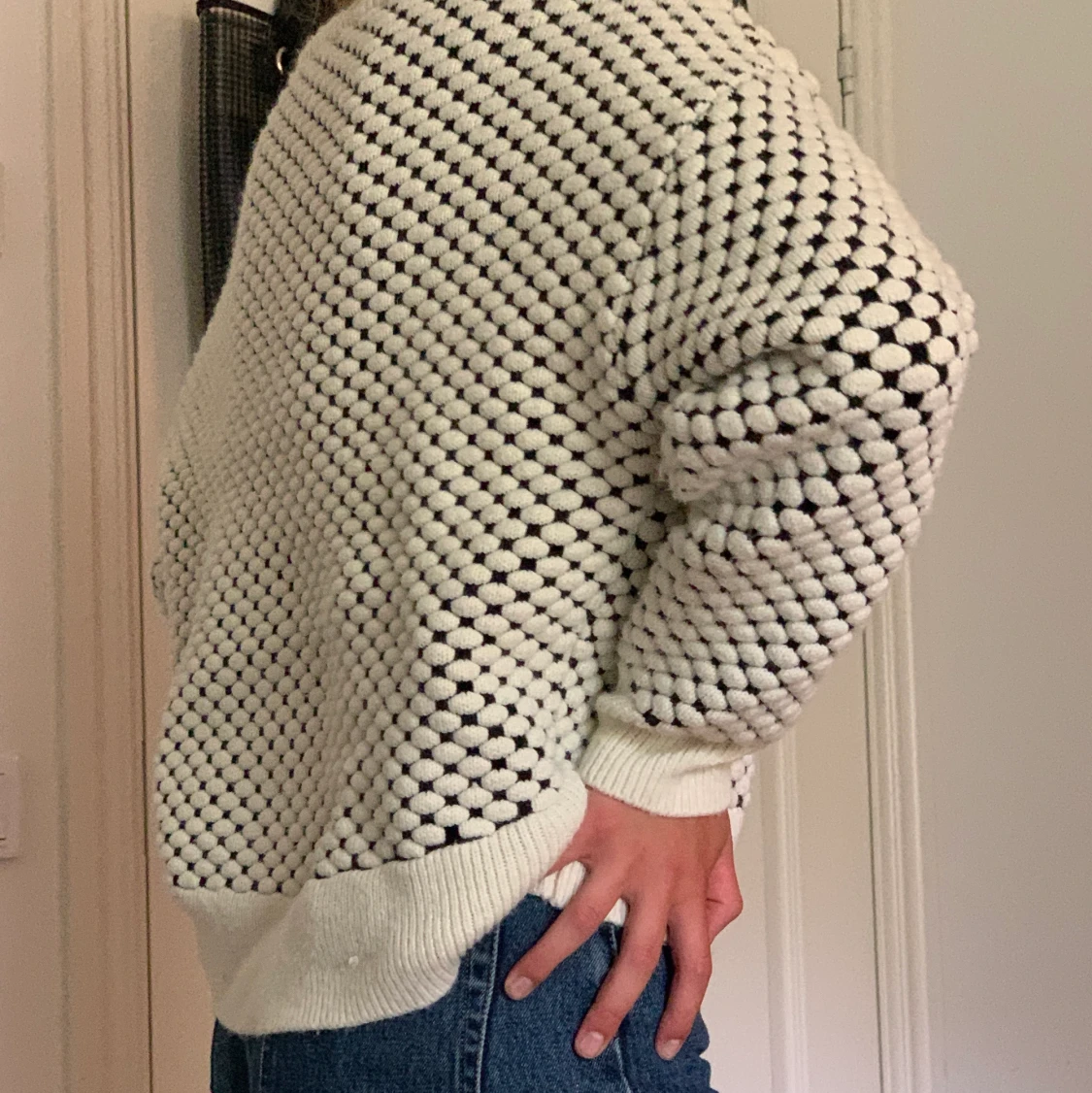 Häftig tjocktröja i svart-vit - 90