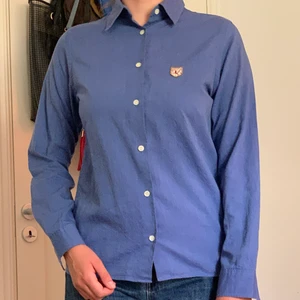 Skjorta från Tiger Of Sweden - Äkta Tiger Of Sweden skjorta. Fin blå färg. Fint material och väldigt bra skick!