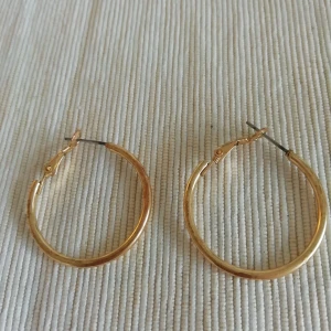 Örhängen och halsband  - Säljer dessa fina smycken ☺️ 10 kr styck eller allihop för 20 kr. 