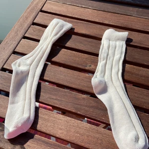 Varma strumpor - Vita, varma strumpor. Aldrig använda.