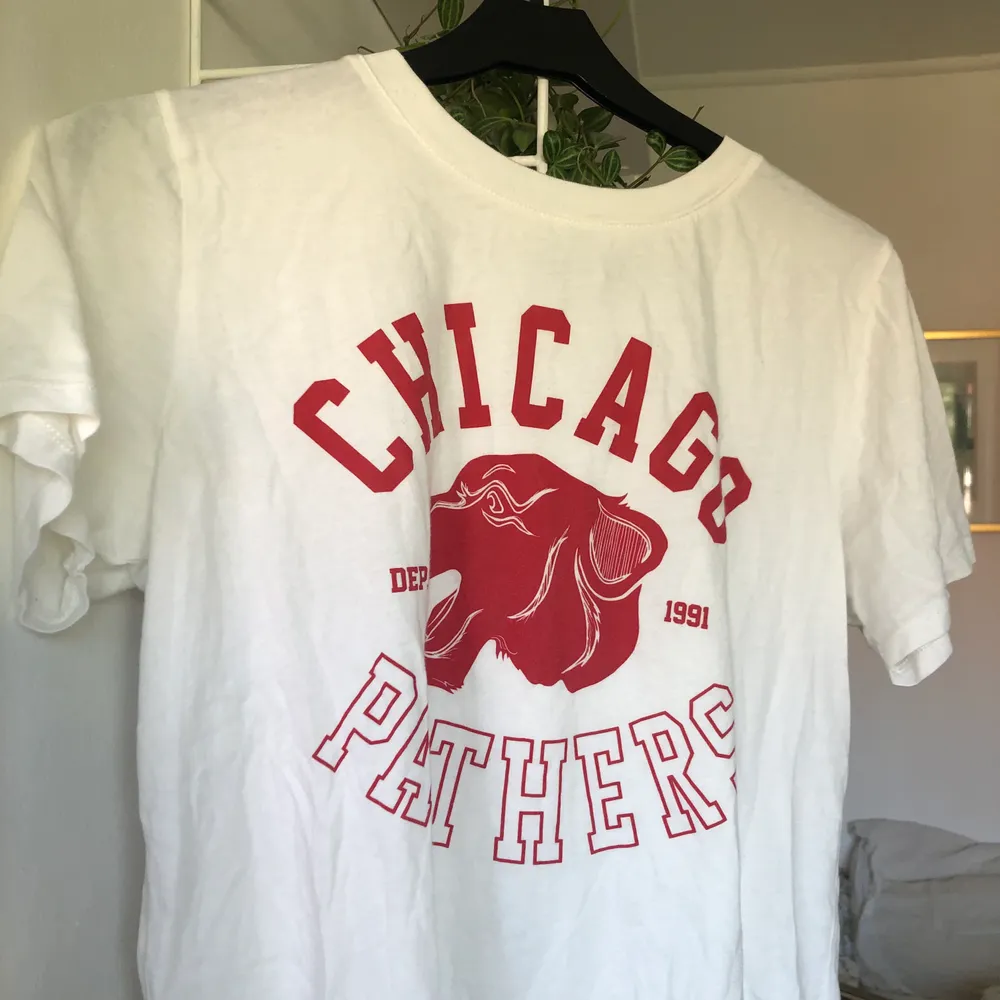 T-shirt från Gina Tricot, köparen står för frakt💓. T-shirts.