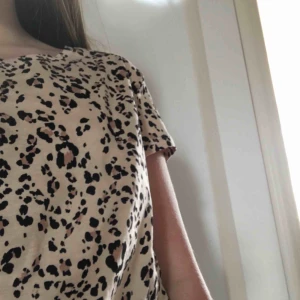  - En fin oanvänd T-shirt och lappen sitter kvar. Köparen betalar frakt 59 kr