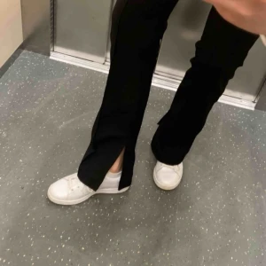  - Populära kostymbyxor med pressveck från Zara. Storlek S och jag på bilden är 172 cm. Fri frakt😊