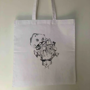  - Denna är en av alla mina handgjorda tryck på tygväskor, kolla på min sida- finns mycket mer. Alla unika och handgjorda. Möts upp i Stockholm, annars tillkommer frakt 📦 