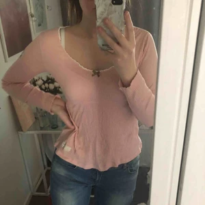  - En rosa fin odd Molly tröja, fint skick!!💗 storlek 0 som motsvarar xs/s  50kr+frakt