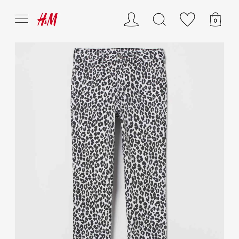 Coola leopardbyxor från HM. Aldrig använts pga fel storlek. Säljer de för 50 kronor + frakt.. Jeans & Byxor.