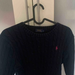  - Jätte fin stickad cardigan från Ralph Lauren.