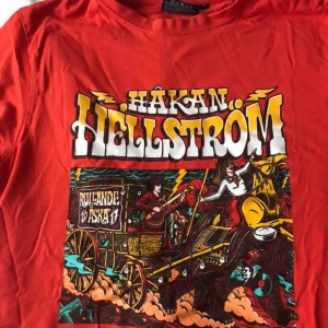  - Håkan Hellström-tish från hans turné 2017! Bra skick, säljer pga lyssnar inte på Håkan längre <3 köpare står för frakt!