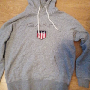 Hoodie från GANT - Hoodie från GANT [Oanvänd] 