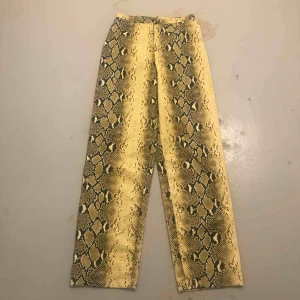  - Supercoola byxor! Kommer dock aldrig till användning.. använda 1 gång köpta i London⭐️