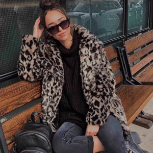  - Säljer min jacka från NAKD x Linn ahlborg! I super fint  skick! Inga defekter eller liknande💖💖 Nypris: 700kr Mitt pris: 400kr 💖💖I Str 34 men passar en 36 också! Kan självklart skicka fler bilder vid intresse ⚡️⭐️♥️⚡️💖