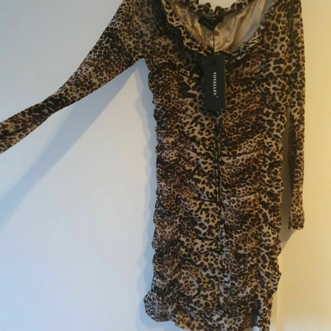 Ruched off shoulder klänning - 90