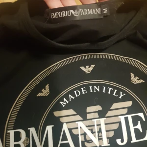 Armani jeans tshirt herr  - Tshirt knappt använd som ny!  Storlek m. Finns i Rotebro.  Eller köpare betalar frakten.:)
