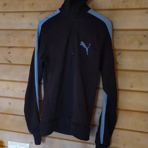 Vintage puma strl L - Fint vintage skick! Sitter bra på mig som är M. Storleken säger L men passar även xs.