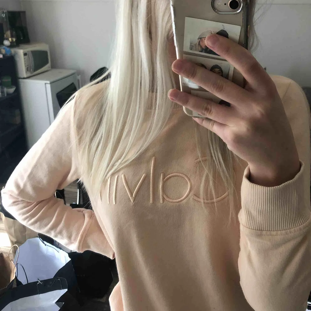 Calvin Klein tröja i perfekt skick! Kommer tyvärr inte till användning🌹50 kr frakt. Hoodies.