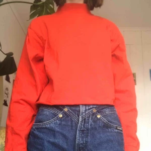  - 🟥Avklippt röd polotröja från Humana🟥 
