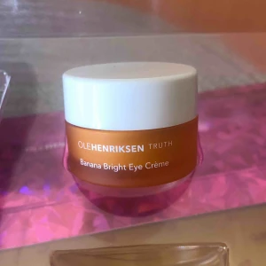  - Ny oöppnad ögonkräm i 7ml* från Ole henriksen. Nypris är 500kr/15 ml*. Ska ljusa upp och ge lyster. +15kr i frakt💕