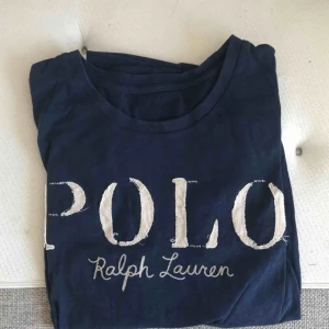  - 💙💙Skriv privat för mer info om plagget. Frakten är oftast 63kr med postkort skicka lätt men om det är mindre plagg=billigare. Är öppen för byte. Paketpris går att fixa!! Tveka inte att höra av er vid frågor!! 🥰🥰🥰