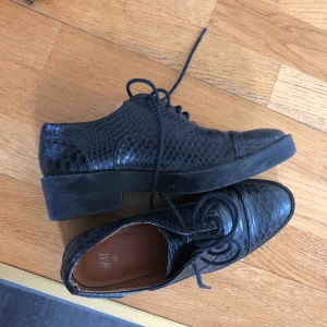  - Säljer dessa skor från hm