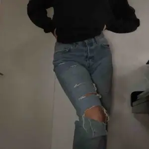 ripped jeans 🦋 Frakt på 50 kr tillkommer