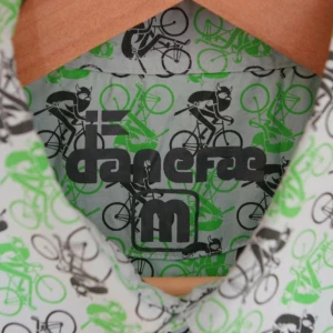  - Quirky kortärmad skjorta från danska Danefae med roligt tryck. I princip oanvänd. Storlek M, men sitter som S.