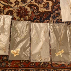  - Nya fina guld färg halsband