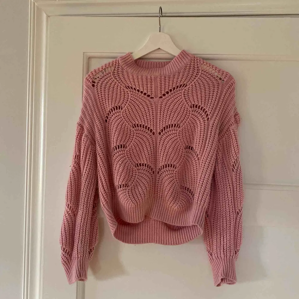 En mytisk rosa stickad tröja köpt från Gina tricot . Stickat.