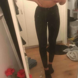  - Molly jeans från Gina, fint skick men ligger bara å tar plats 🥰