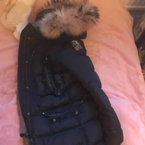  - Säljer min parajumper och priset kan disktureras