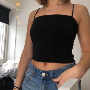  - Säljer mitt svarta linne från Gina då den är för tajt😋 använd fåtal gånger. Fint skick! (Frakt inräknad)