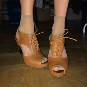  - Fina höstfärgade klackskor! I bra skick!  Made in Spain 