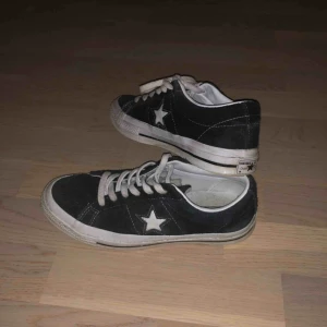  - Använda fåtal gånger och inget slitage. Säljer pga att dom är förstora för mig. Väldigt bekväma❤️ vid flera köpare, bud