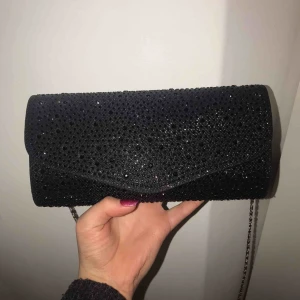  - Perfekt för gala eller fest, använd 1 gång, köparen står för frakten🥰