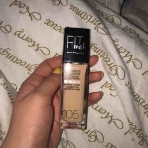  - Foundation, aldrig använd endast testad på handen😊😊✌🏼