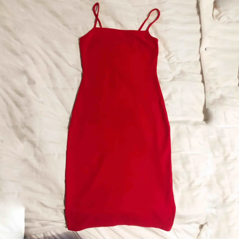 Bodycon klänning från NELLY💃🏻 Knappt använd—inte transparant—mjukt och behagligt material—sitter jättesnyggt på kroppen!  Frakt 36:- tillkommer (kan också mötas upp i Stockholm). Klänningar.