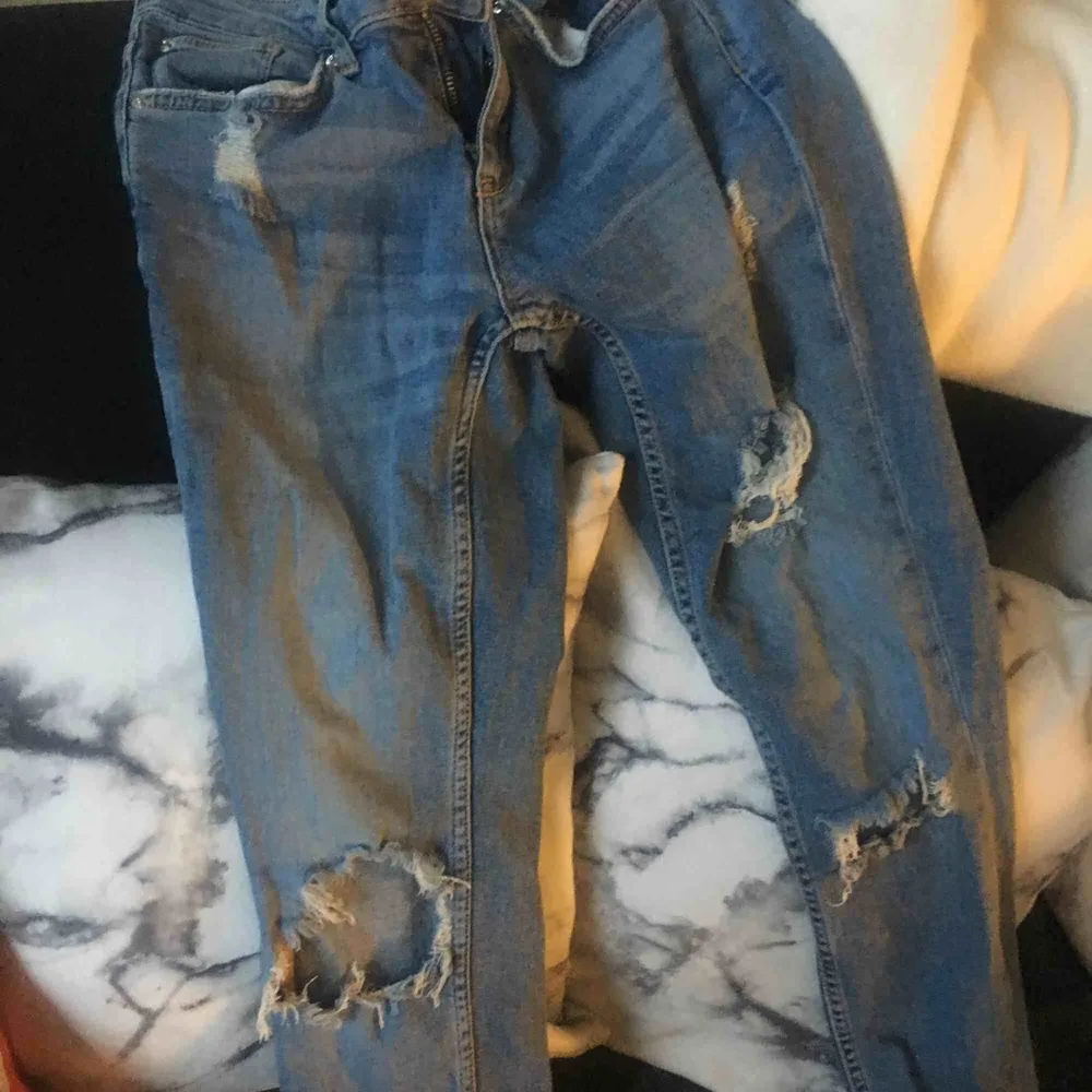 Säljer ett par Gina byxor, jättefina men kommer inte till användning :) . Jeans & Byxor.