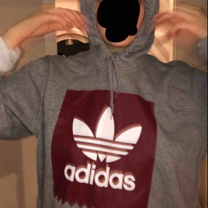 - Adidas hoddie aldrig använd, köpt i USA