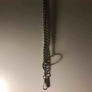  - ca. 60 cm lång kedja. Frakt tillkommer!