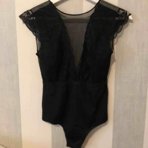  - Body från vila! Kan skicka fler bilder om det önskas☺️ sparsamt använd!💓 (Priset exklusive frakt)