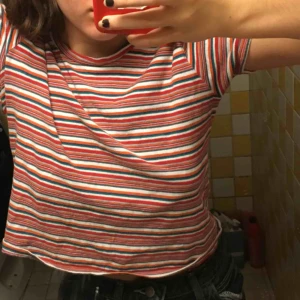  - Croppad randig t-shirt secondhand 